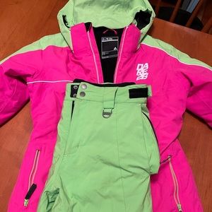 Girls snow/ski set, includes matching jacket and snow pants.
